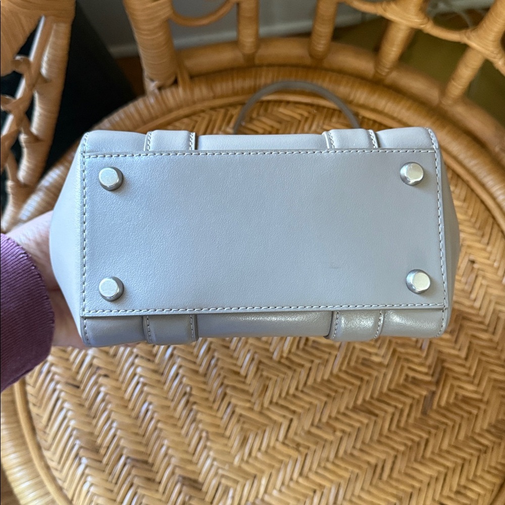 Small Leather Marc Jacobs The Tote - Picture 4 of 8